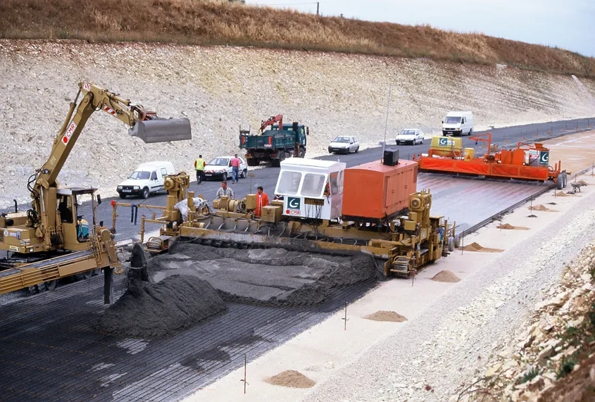 Chantier de voirie et réseaux ECOROUBAT-CI